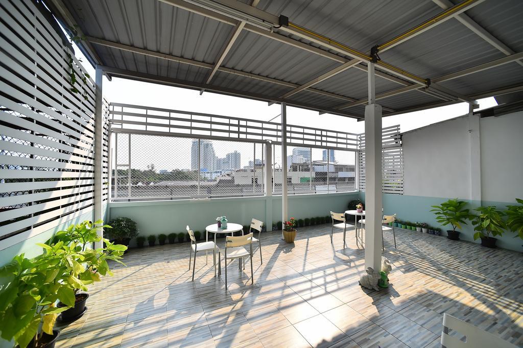 Take A Rest Hotel Bangkok Esterno foto
