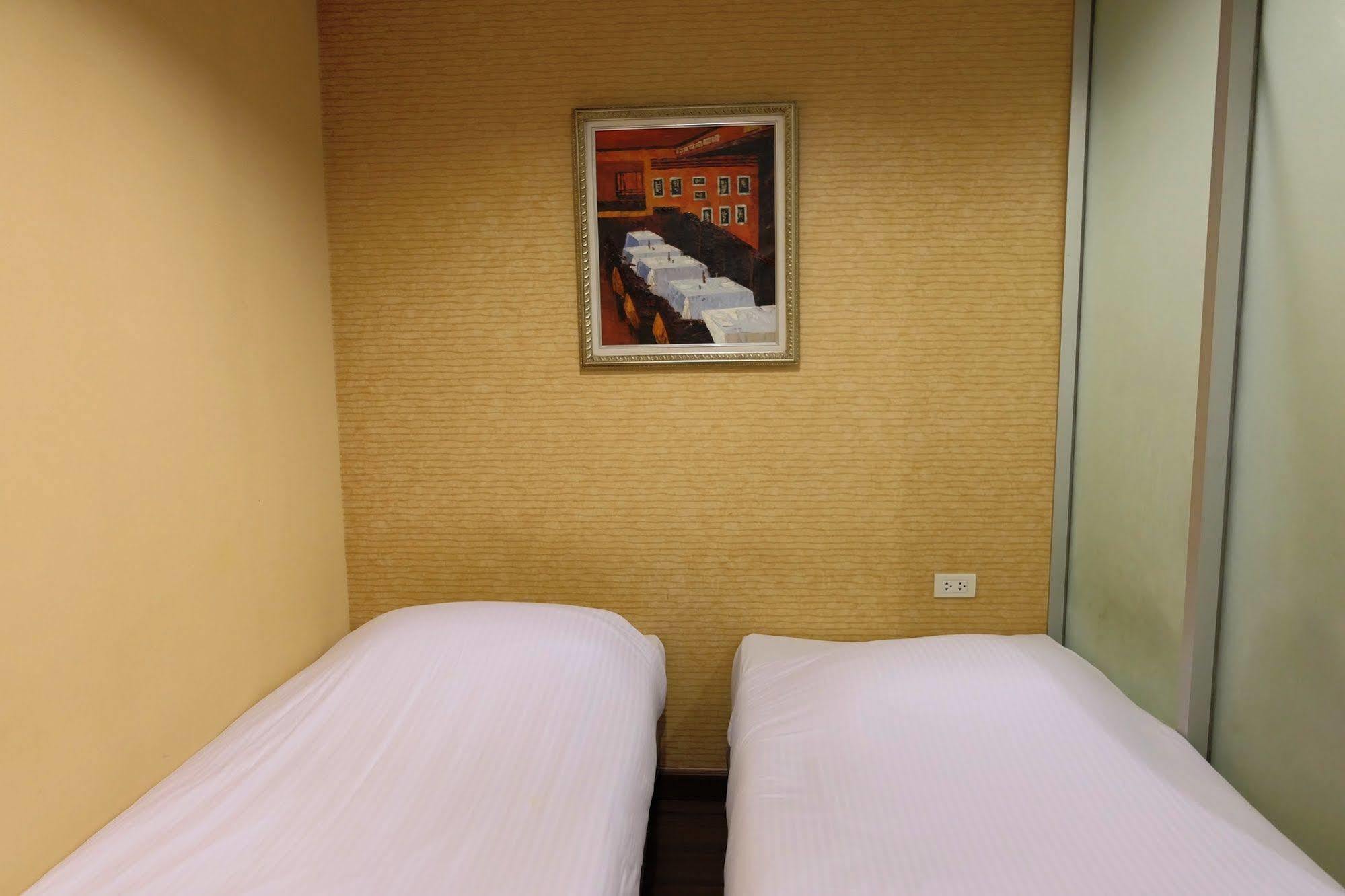 Take A Rest Hotel Bangkok Esterno foto