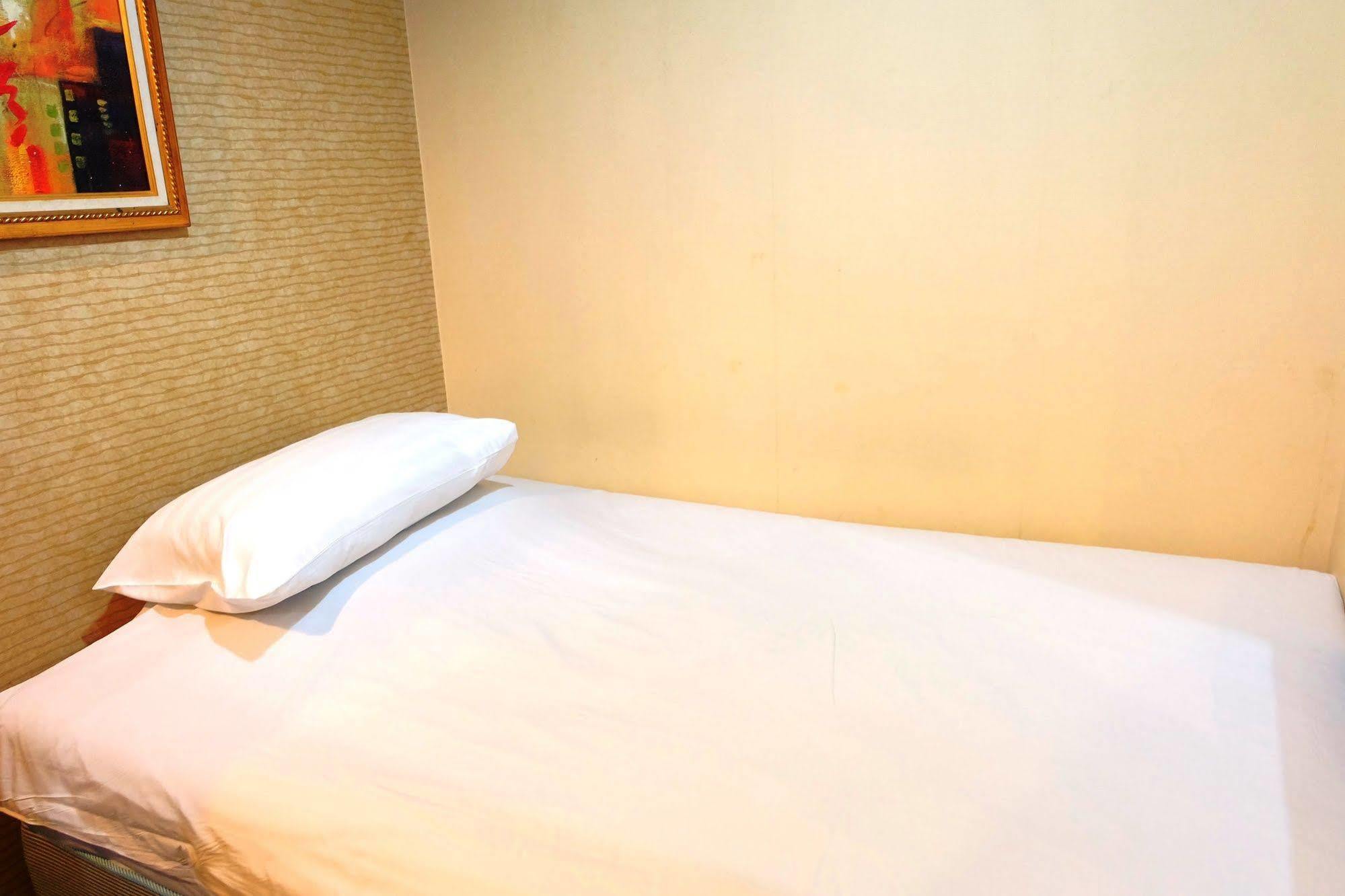 Take A Rest Hotel Bangkok Esterno foto